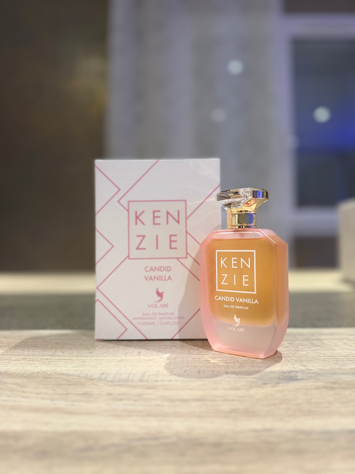Kenzie Candid Vanilla – flacon rosé et boîte