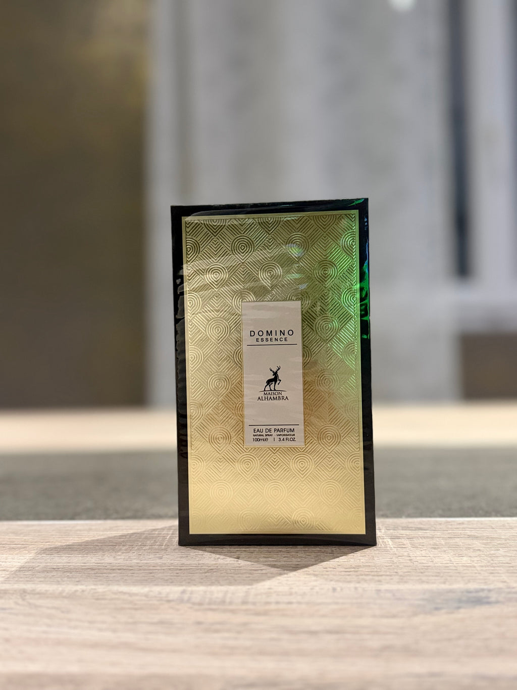 Domino Essence – boîte de face dorée